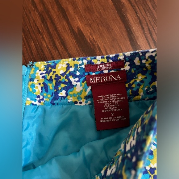 Multi color skirt size 2 - Picture 3 of 3